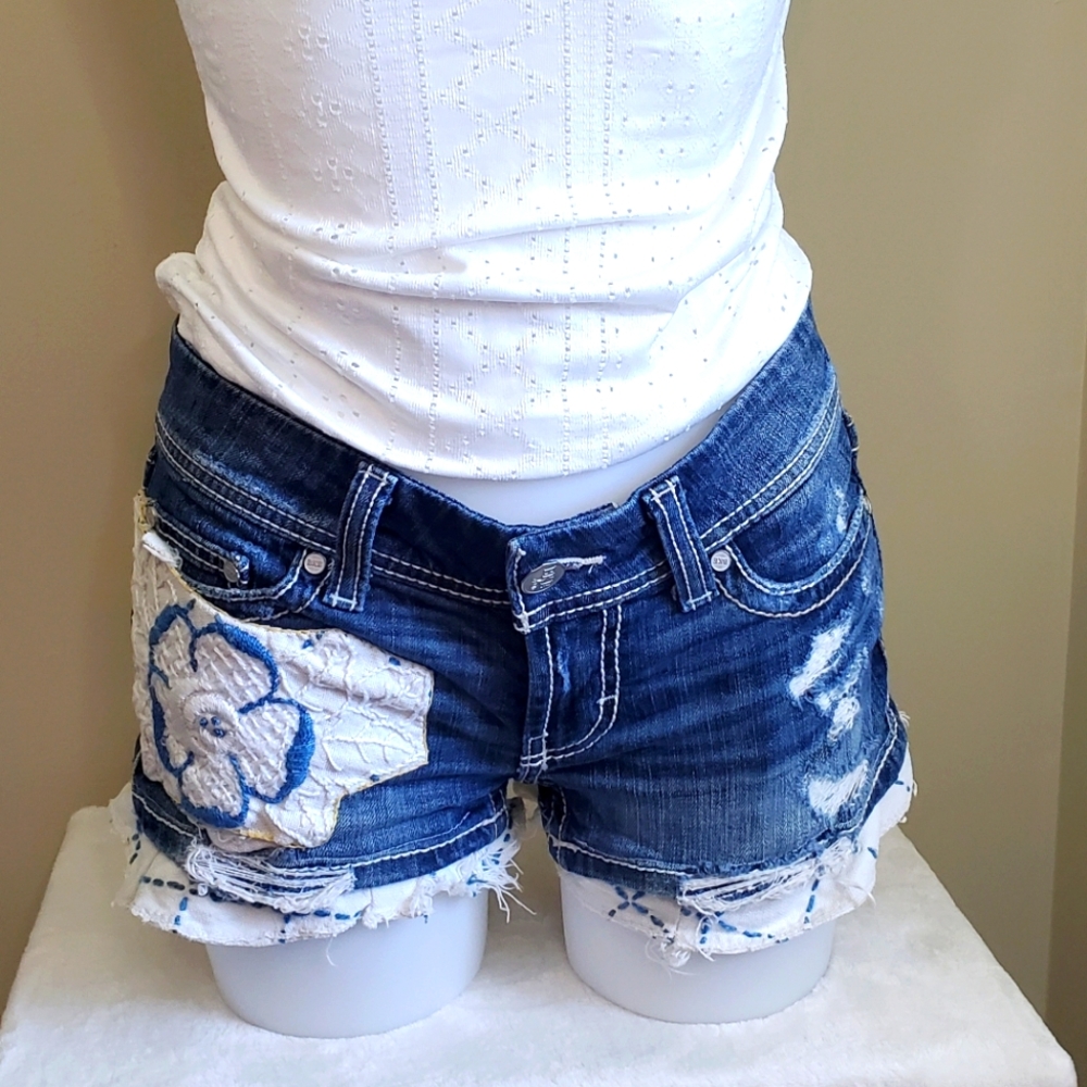 Cool Denim Shorts with Applique. Unique Comfy Fit